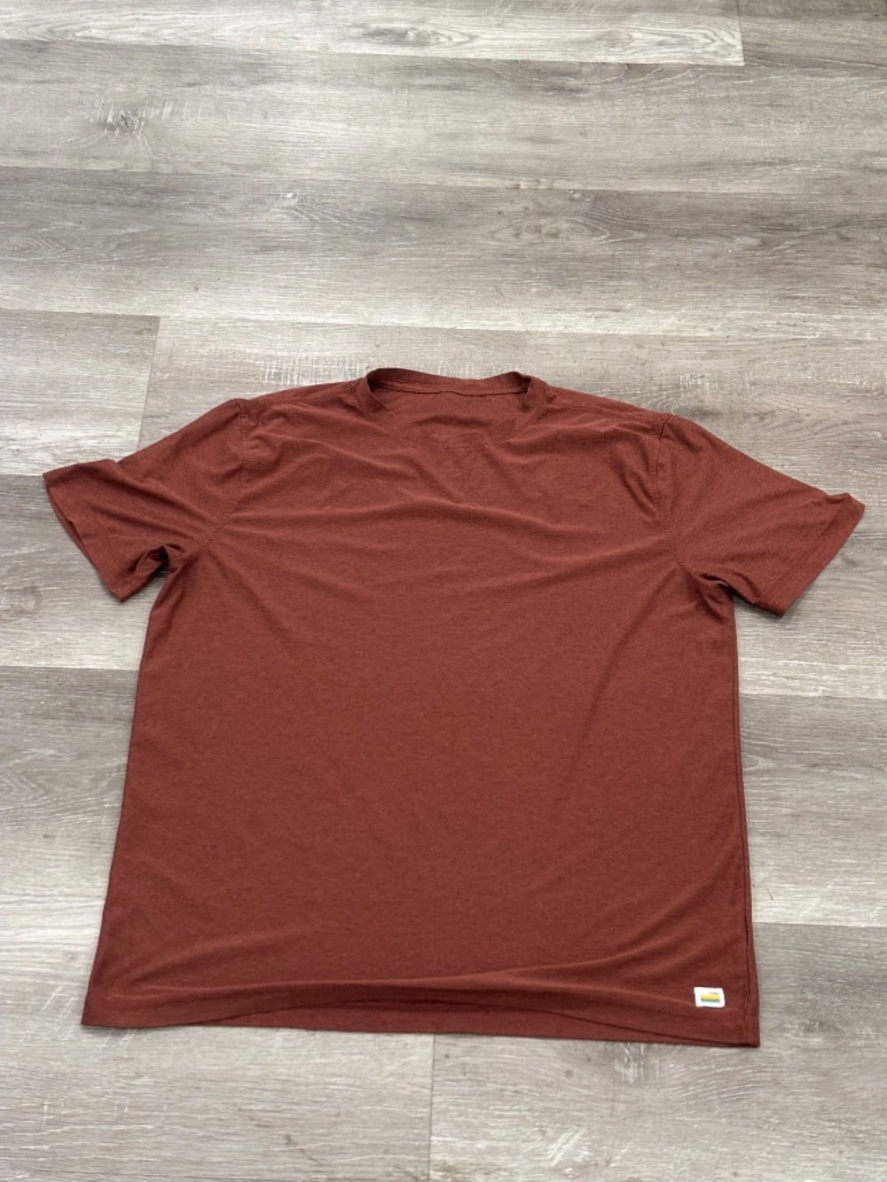 Vuori Mens L Strato Tech Tee Cedar Heather Slim Short Sleeve Stretch V126